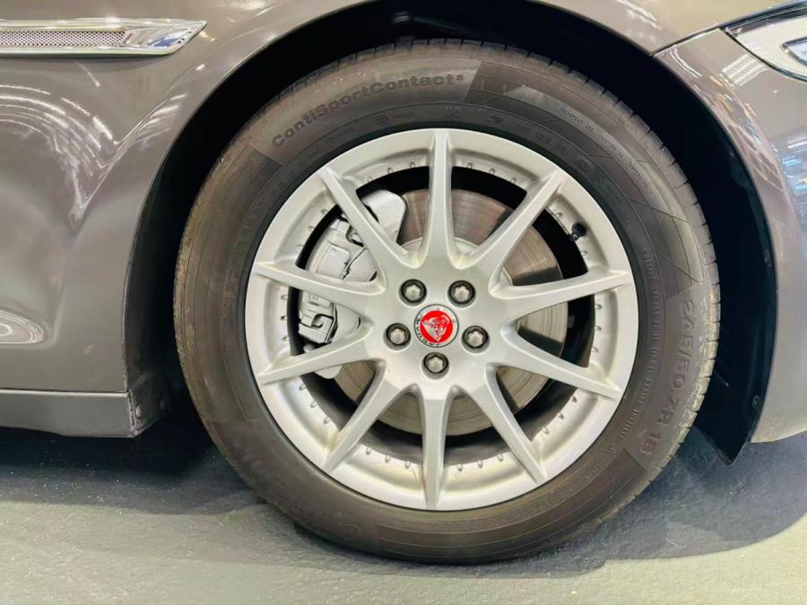 XJ 2.0 LUXURY LWB - Image 6