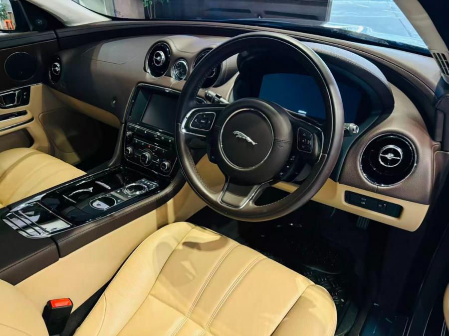 XJ 2.0 LUXURY LWB - Image 3