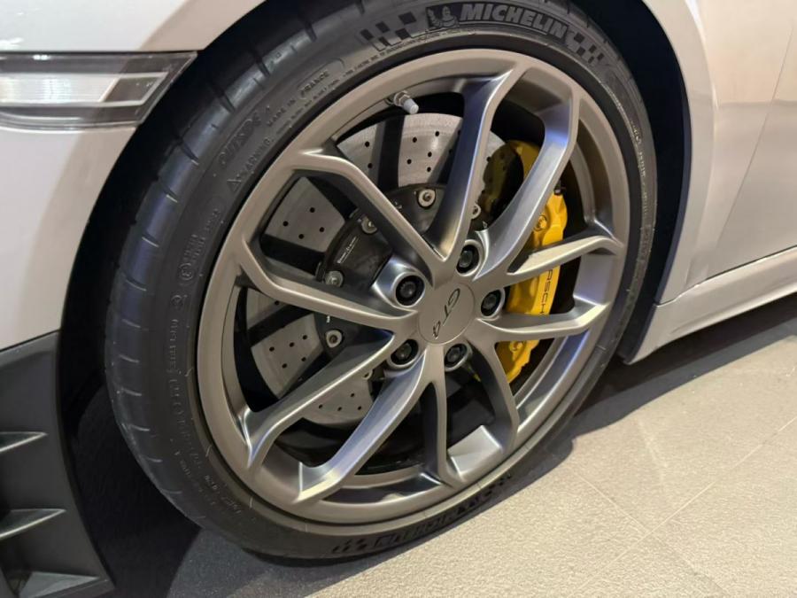 Cayman GT4 - Image 8