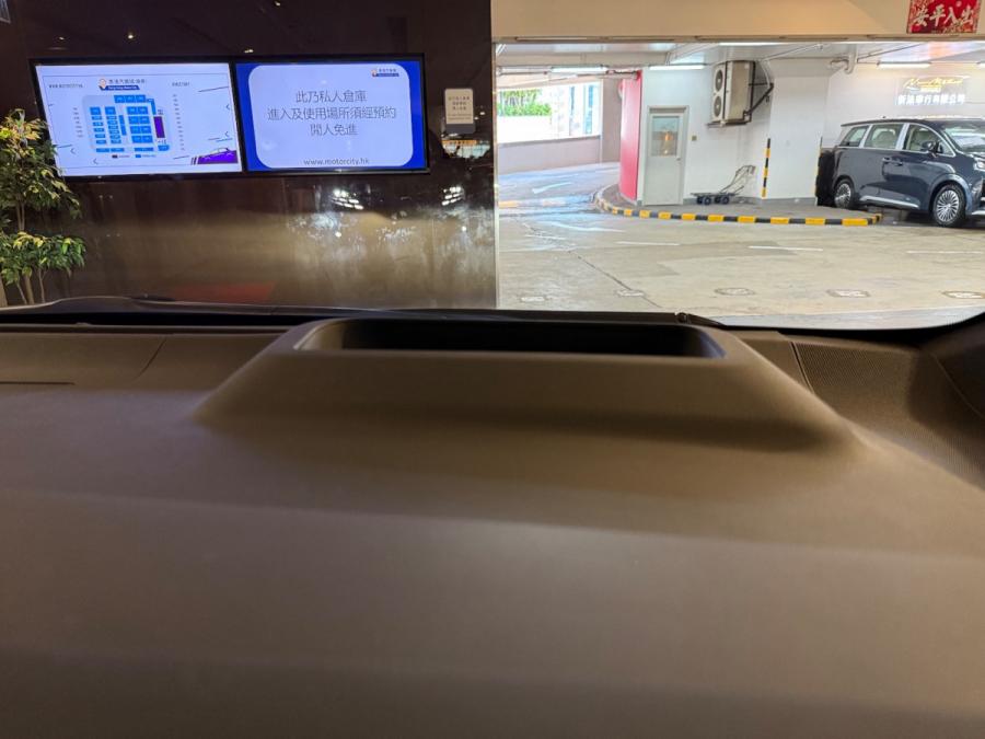 ALPHARD 2.5 Z - Image 12
