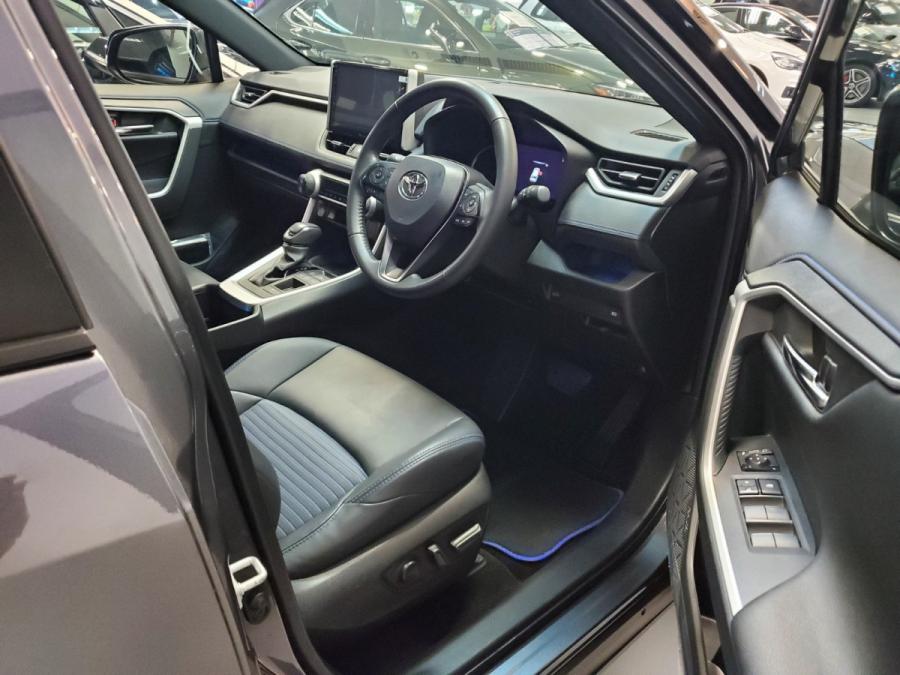 RAV 4 HYBRID - Image 6