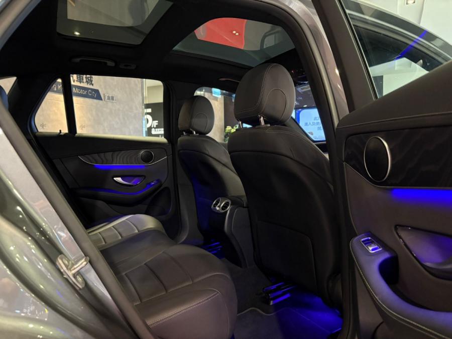 GLC300 4Matic - Image 4