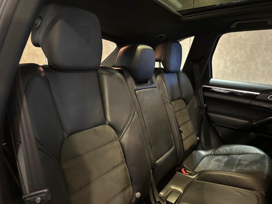 CAYENNE PLATINUM EDITION - Image 6