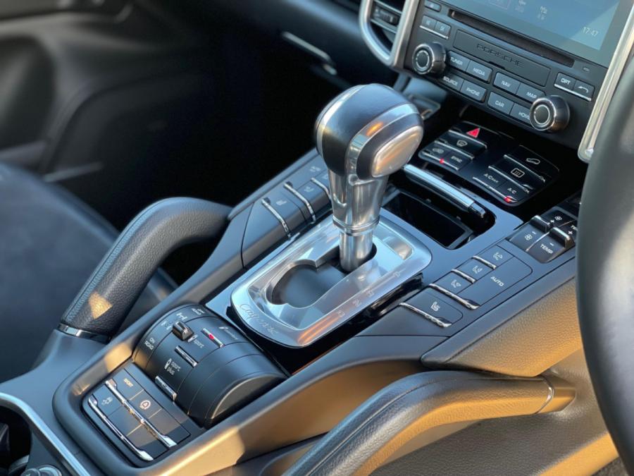 CAYENNE PLATINUM EDITION - Image 7