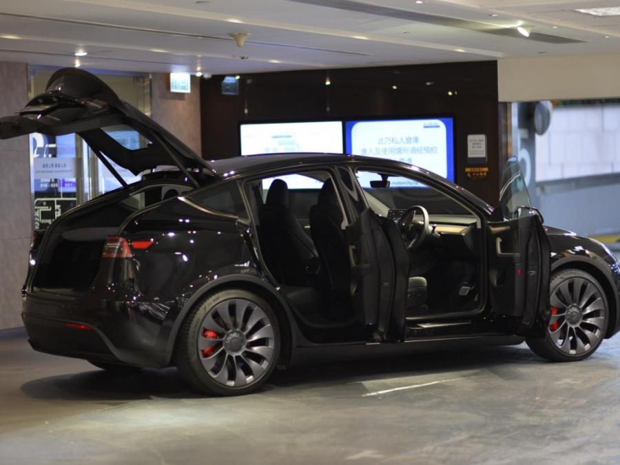 MODEL  Y  PERFORMANCE - Image 10