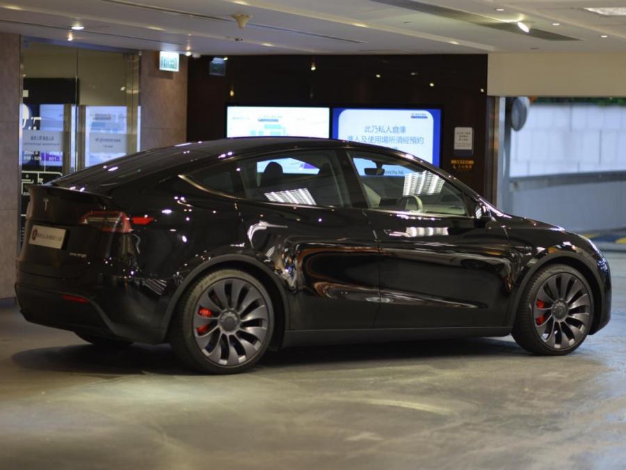 MODEL  Y  PERFORMANCE - Image 14