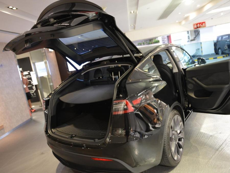 MODEL  Y  PERFORMANCE - Image 8