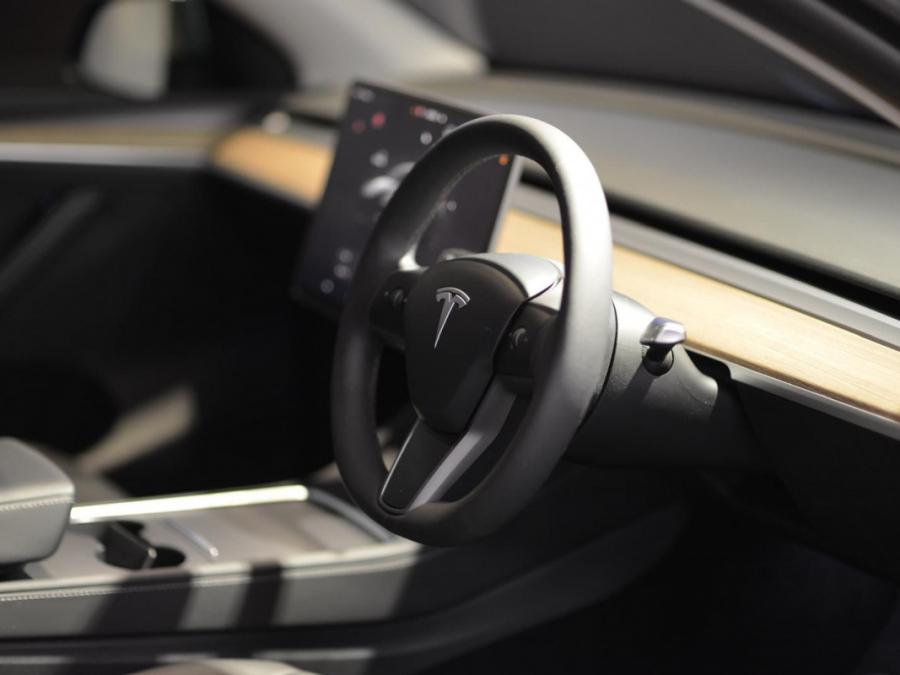 MODEL  Y  PERFORMANCE - Image 4