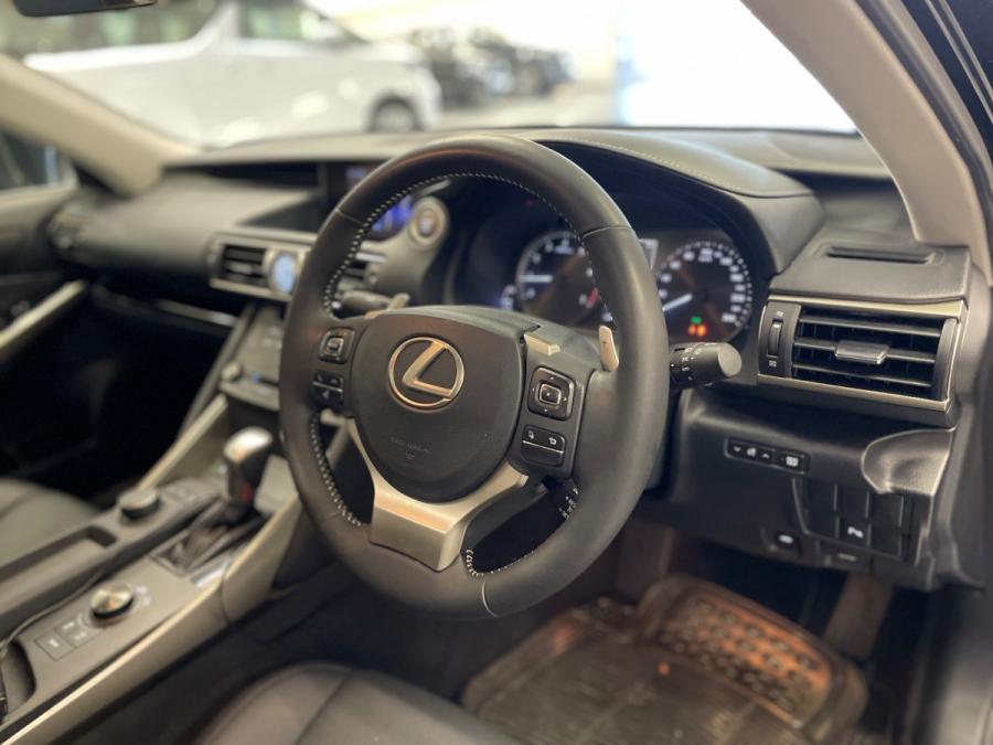 Lexus IS300 - Image 6