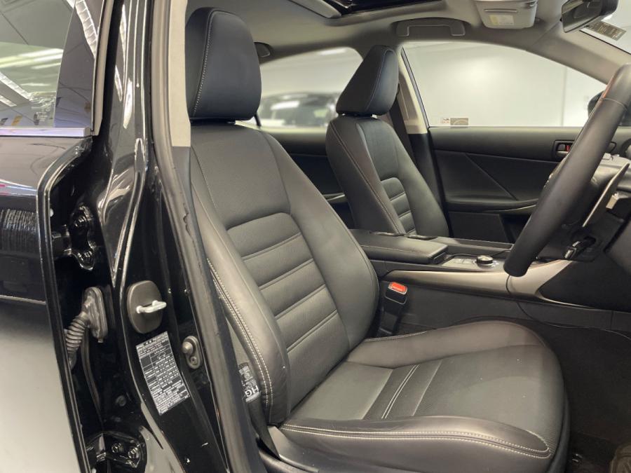 Lexus IS300 - Image 5