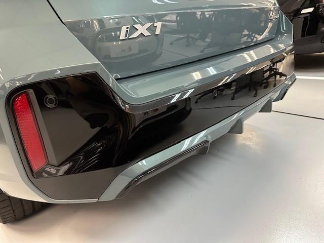 iX1 XDRIVE30 M SPORT EDITION - Image 6