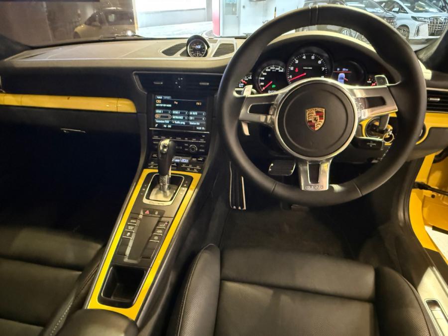 911 carrera 4 coupe - Image 4