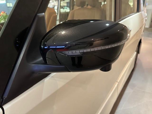 Serena Highway Star VIP S-Hybrid - Image 9