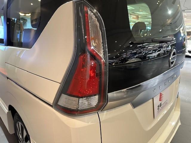 Serena Highway Star VIP S-Hybrid - Image 10