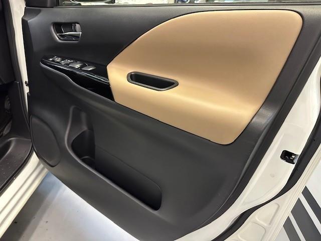 Serena Highway Star VIP S-Hybrid - Image 12