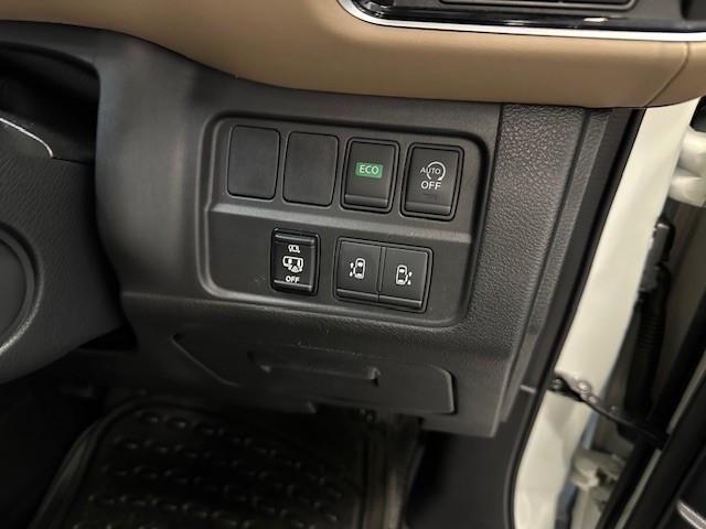 Serena Highway Star VIP S-Hybrid - Image 13