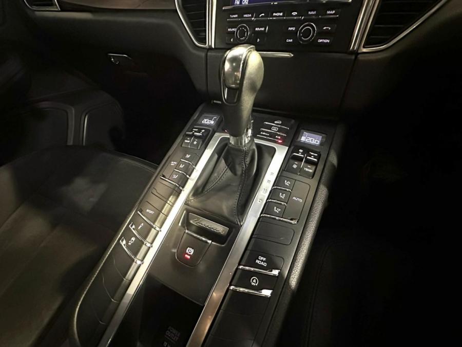 MACAN S - Image 10