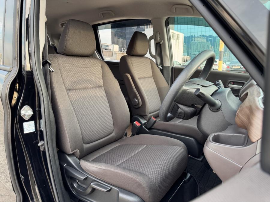 Freed Hybrid 7-Seater - Image 5