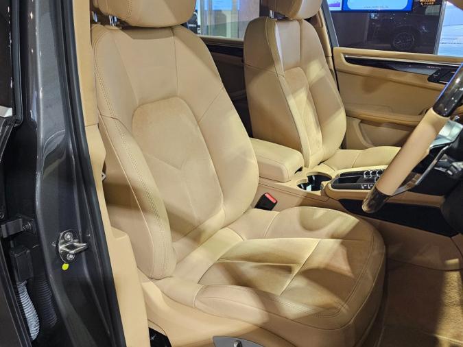MACAN S - Image 2