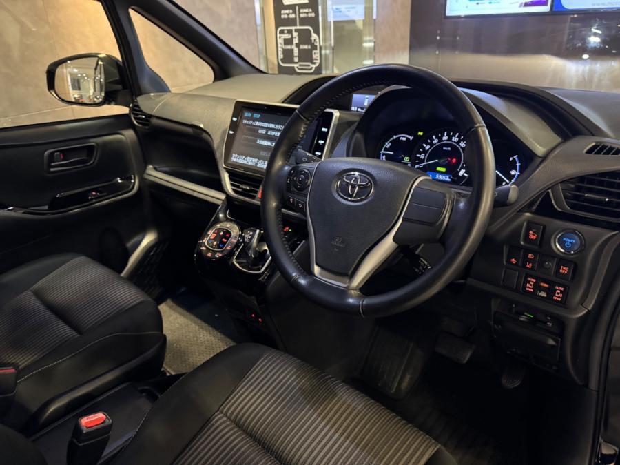 VOXY  HYBRID ZS - Image 4