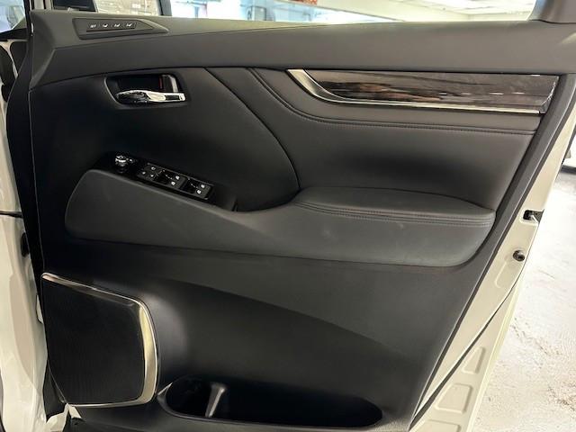 VELLFIRE 2.5 MODELLISTA - Image 12
