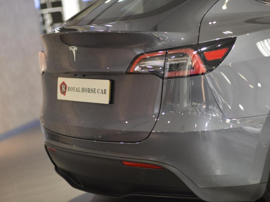 MODEL Y RWD - Image 12