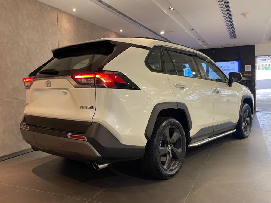 RAV 4 (Deluxe) - Image 3