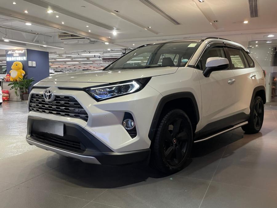 RAV 4 (Deluxe) - Image 2