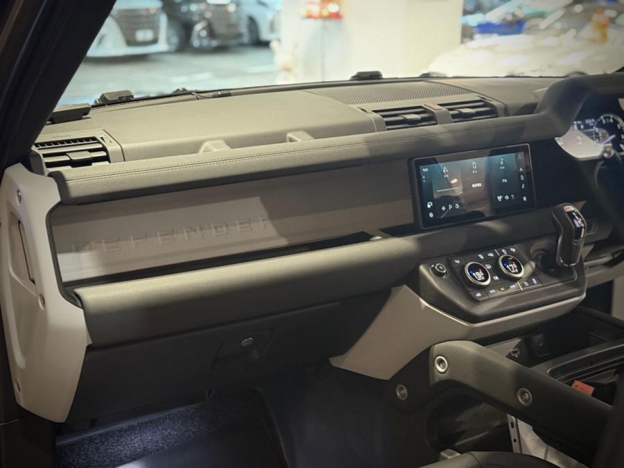 DEFENDER 90 P300 - Image 2