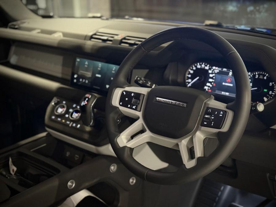 DEFENDER 90 P300 - Image 8