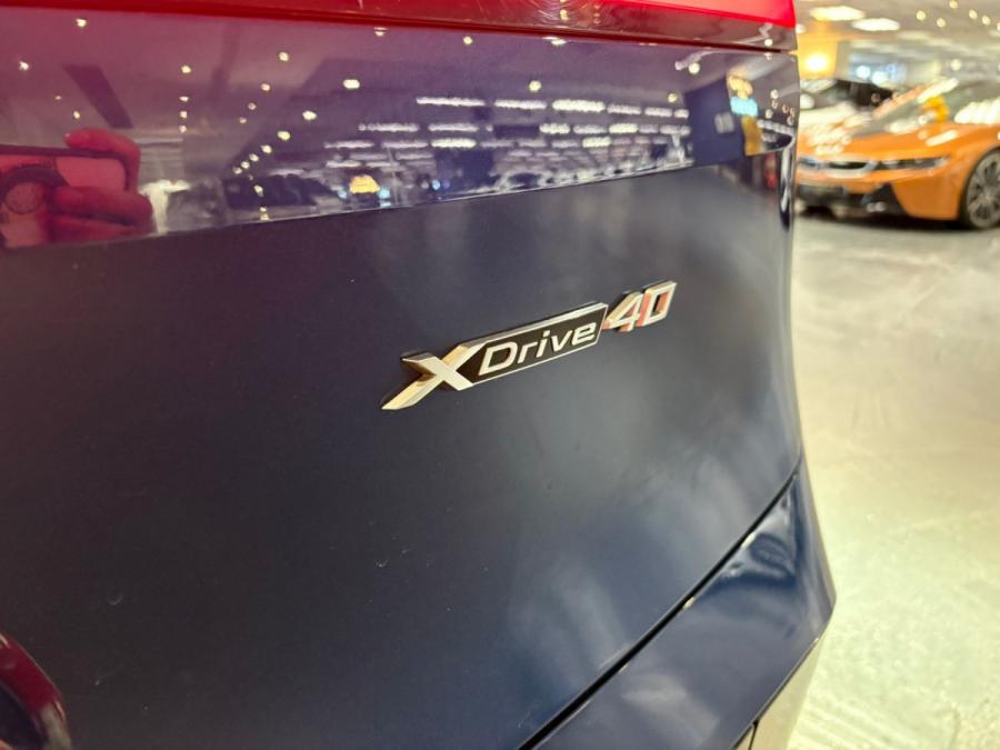 iX xDrive40i - Image 4