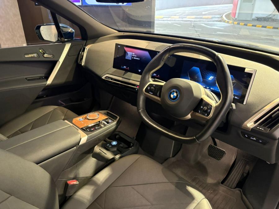 iX xDrive40i - Image 5