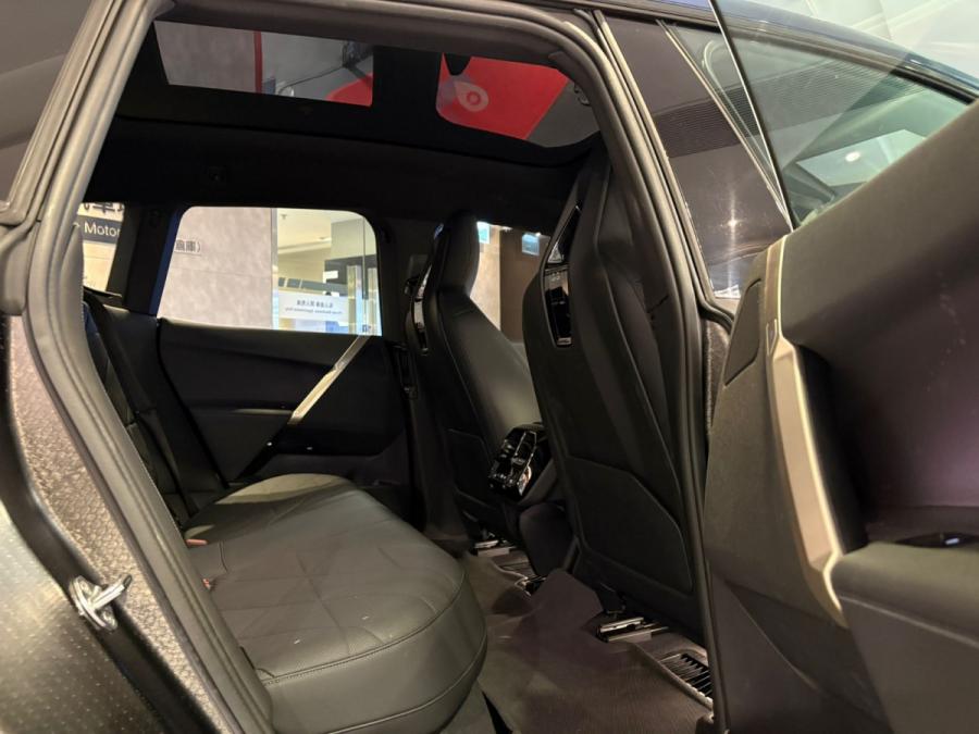 iX xDrive40i - Image 8