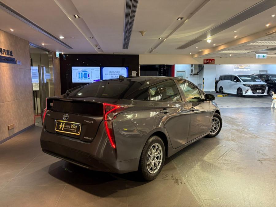 Prius 1.8 Hybrid S - Image 2