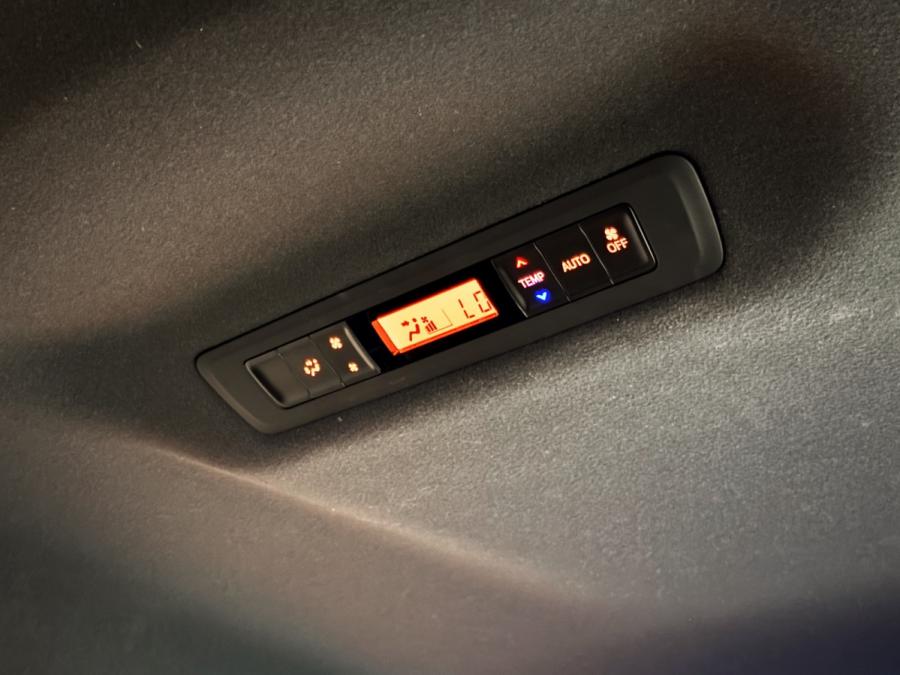 Voxy ZS Hybrid 煌III Modellista - Image 7