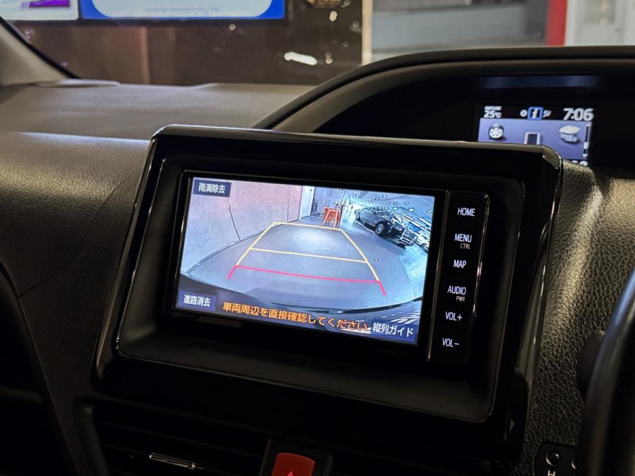 Voxy ZS Hybrid 煌III Modellista - Image 10