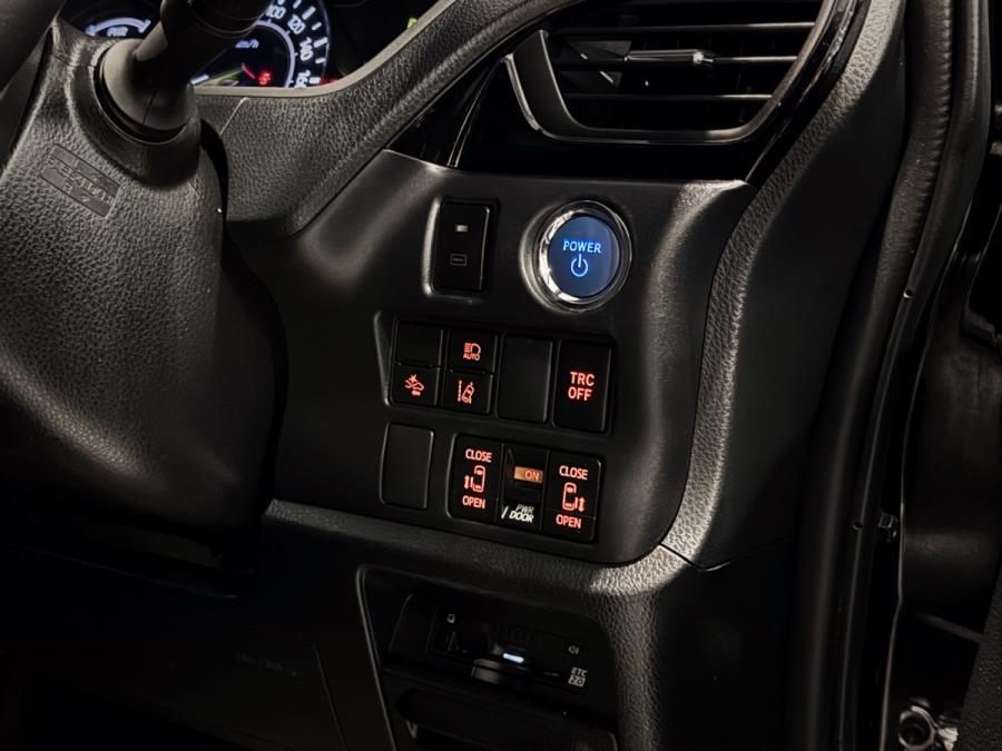 Voxy ZS Hybrid 煌III Modellista - Image 9