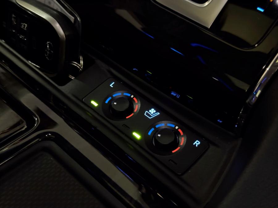 Vellfire 2.5 ZG Modellista - Image 10