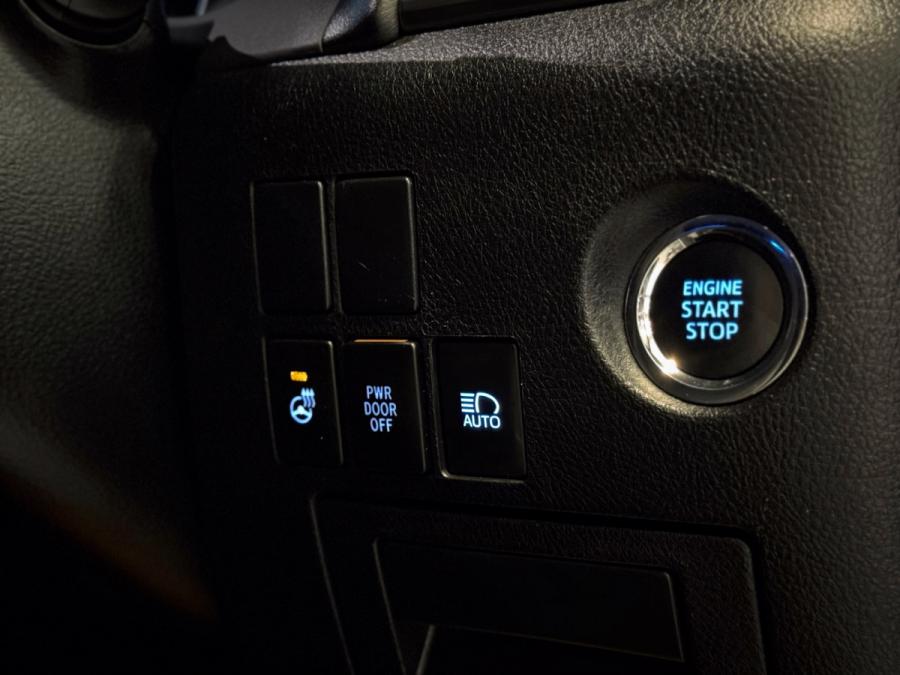 Vellfire 2.5 ZG Modellista - Image 11