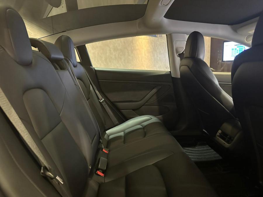 MODEL 3 STANDARD RANGE PLUS REAR WHEEL DRIVE - Image 10