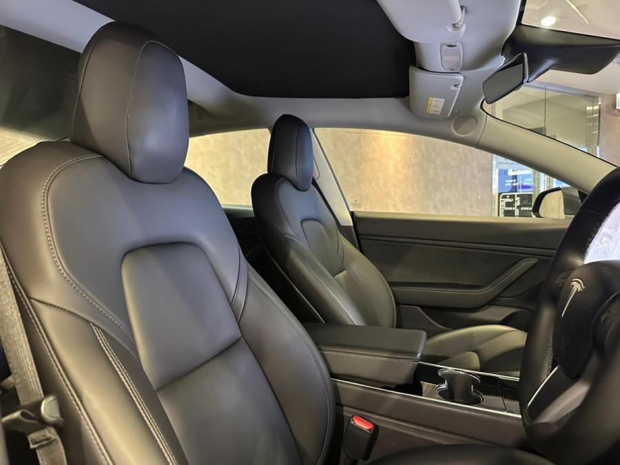 MODEL 3 STANDARD RANGE PLUS REAR WHEEL DRIVE - Image 9