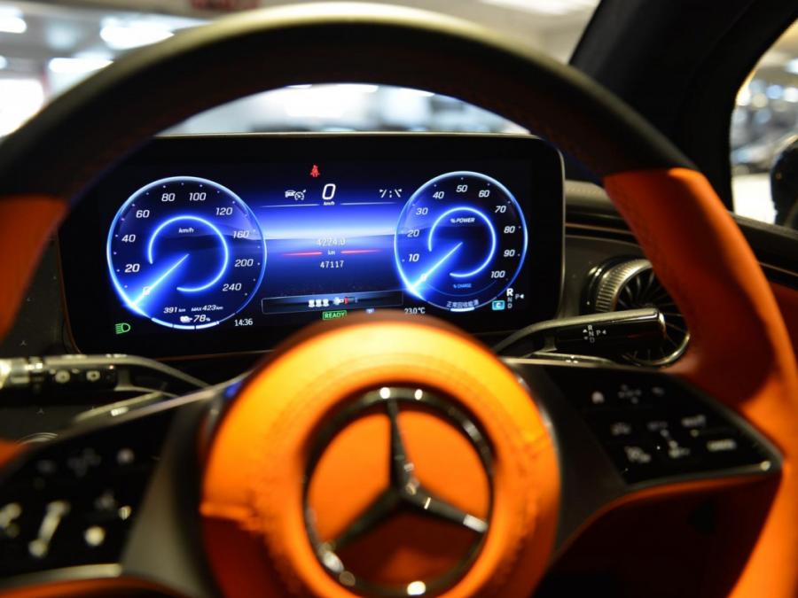 EQE SUV 350 4MATIC AMG LINE - Image 3