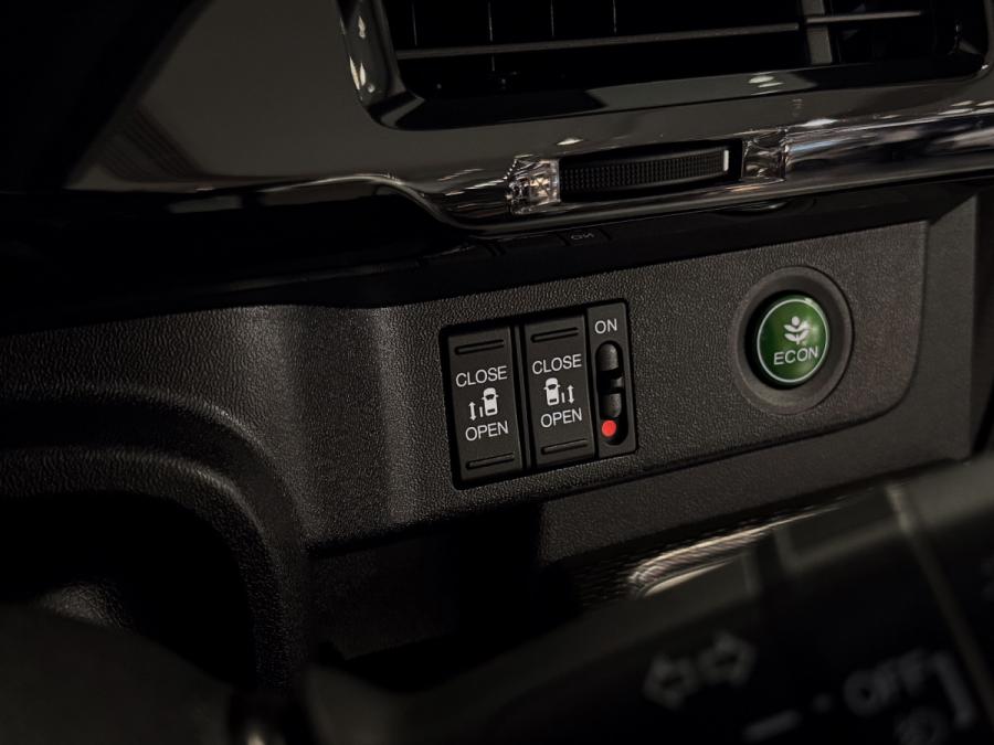 Stepwgn SPADA e:HEV EX Cool - Image 12