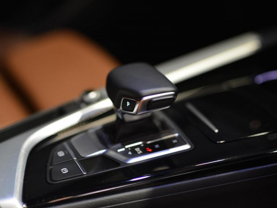 A4 Avant 40TFSI quattro S~LINE - Image 2