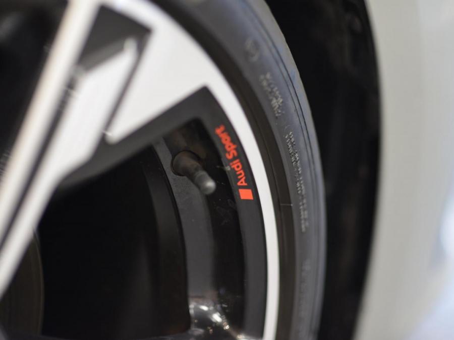 A4 Avant 40TFSI quattro S~LINE - Image 16