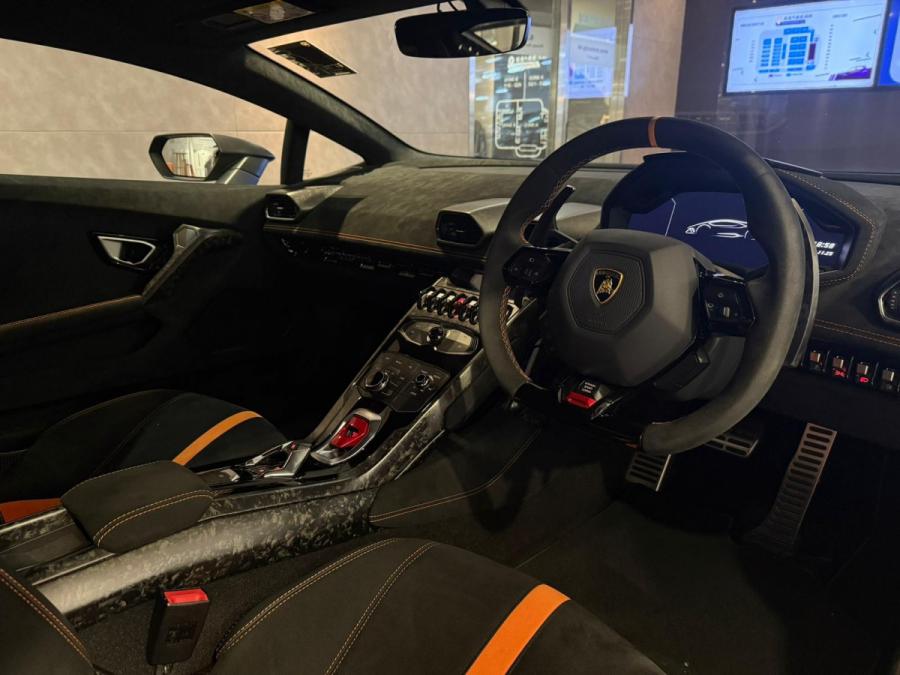 Huracan Performante - Image 4