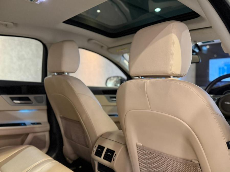 XF 35T PRESTIGE - Image 17