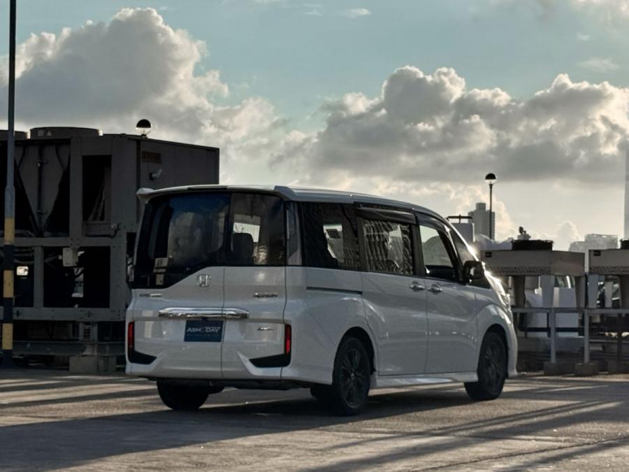 Stepwgn spada E;hev  EX cool - Image 2