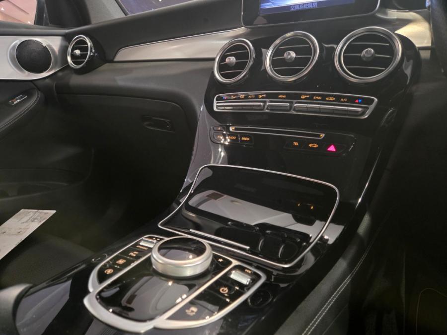 GLC250 4MATIC - Image 13