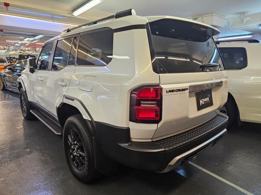 LAND CRUISER 250VX - Image 2